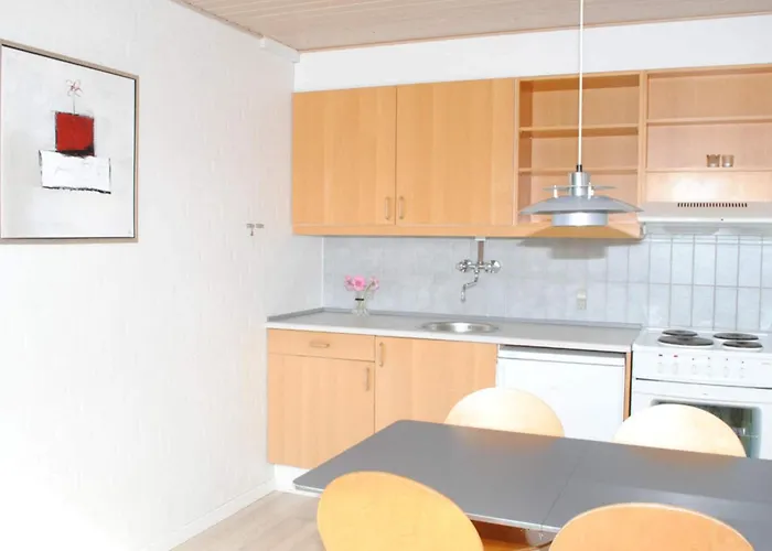 4 Person Holiday Home In Allinge Hébergement de vacances *